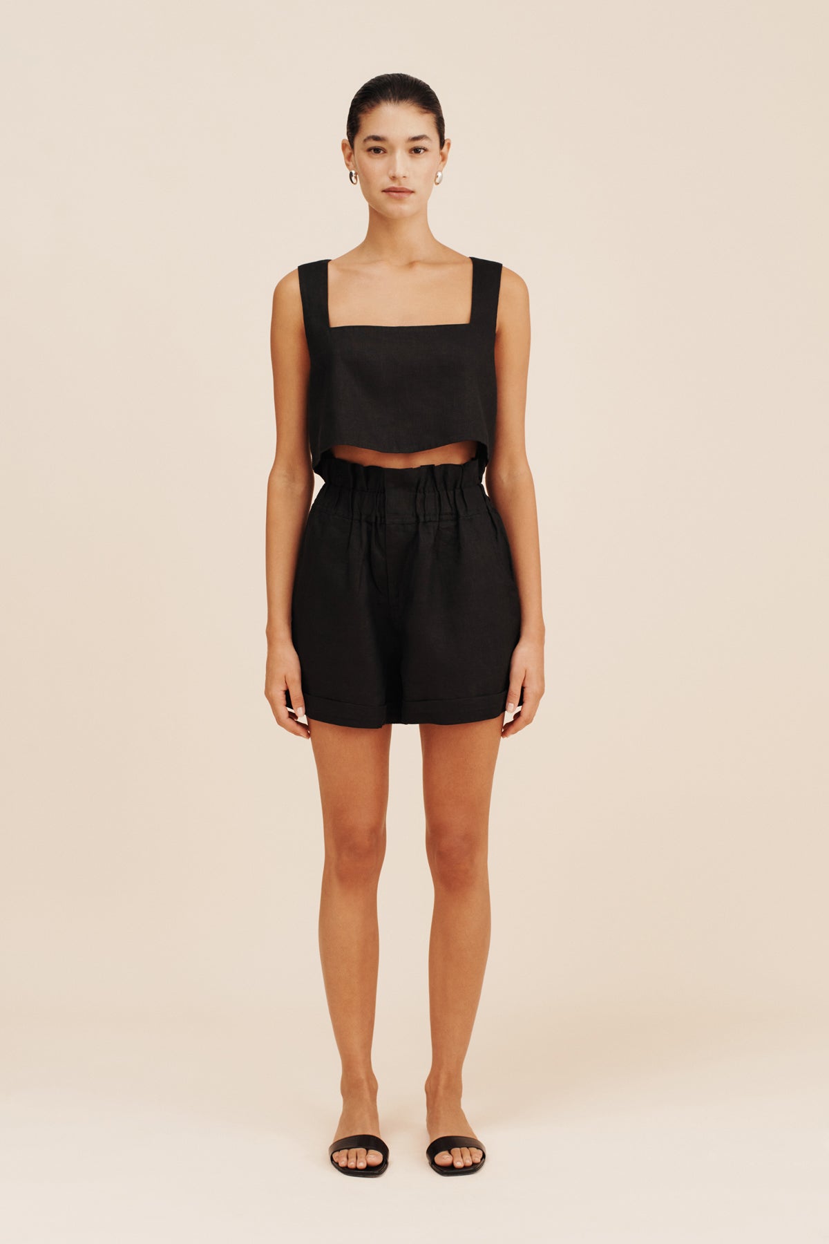 Black Short Ducky - Shop Now