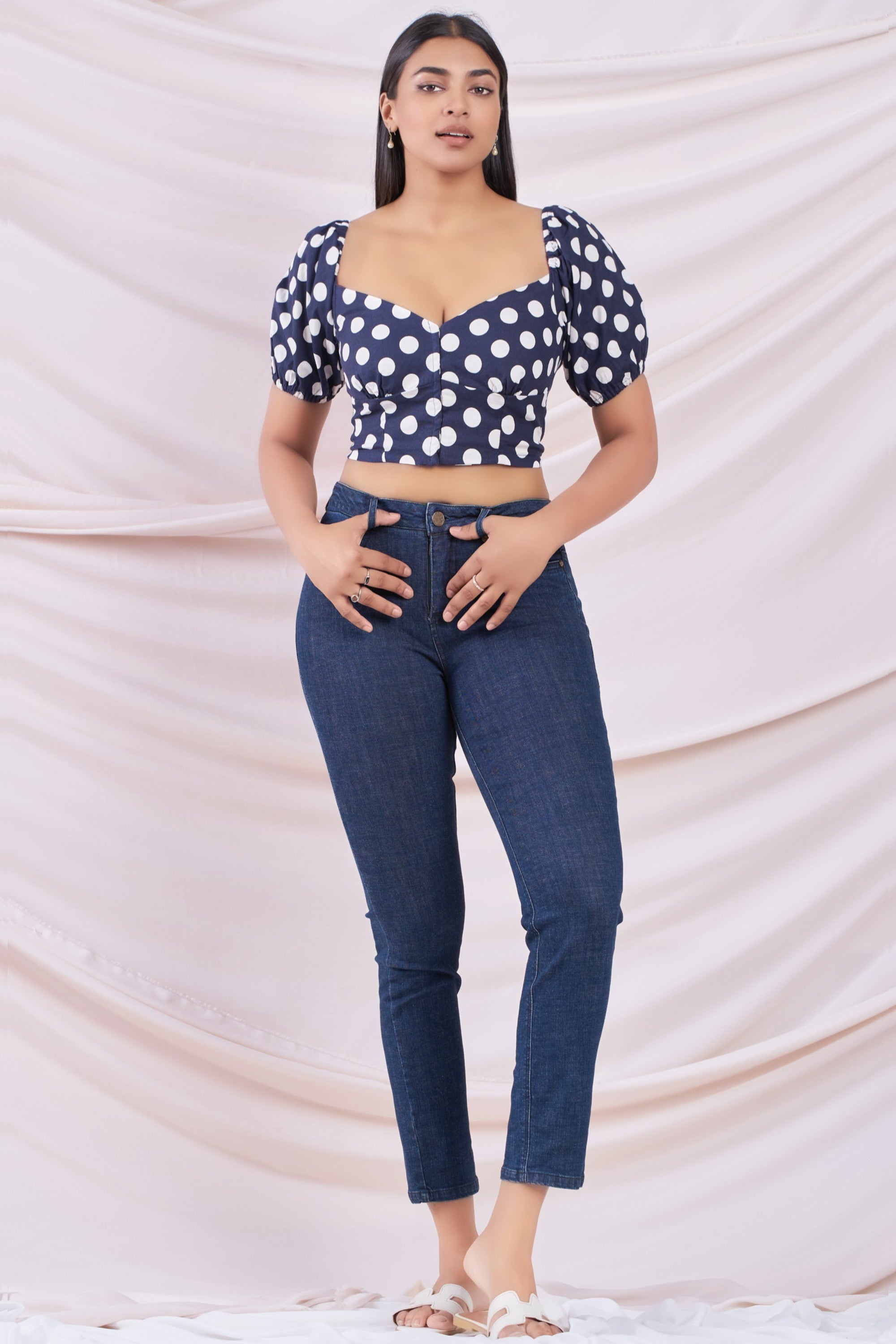 Blue Polka Dot Crop Top: Trendy Crop Top with Blue Polka Dot Pattern