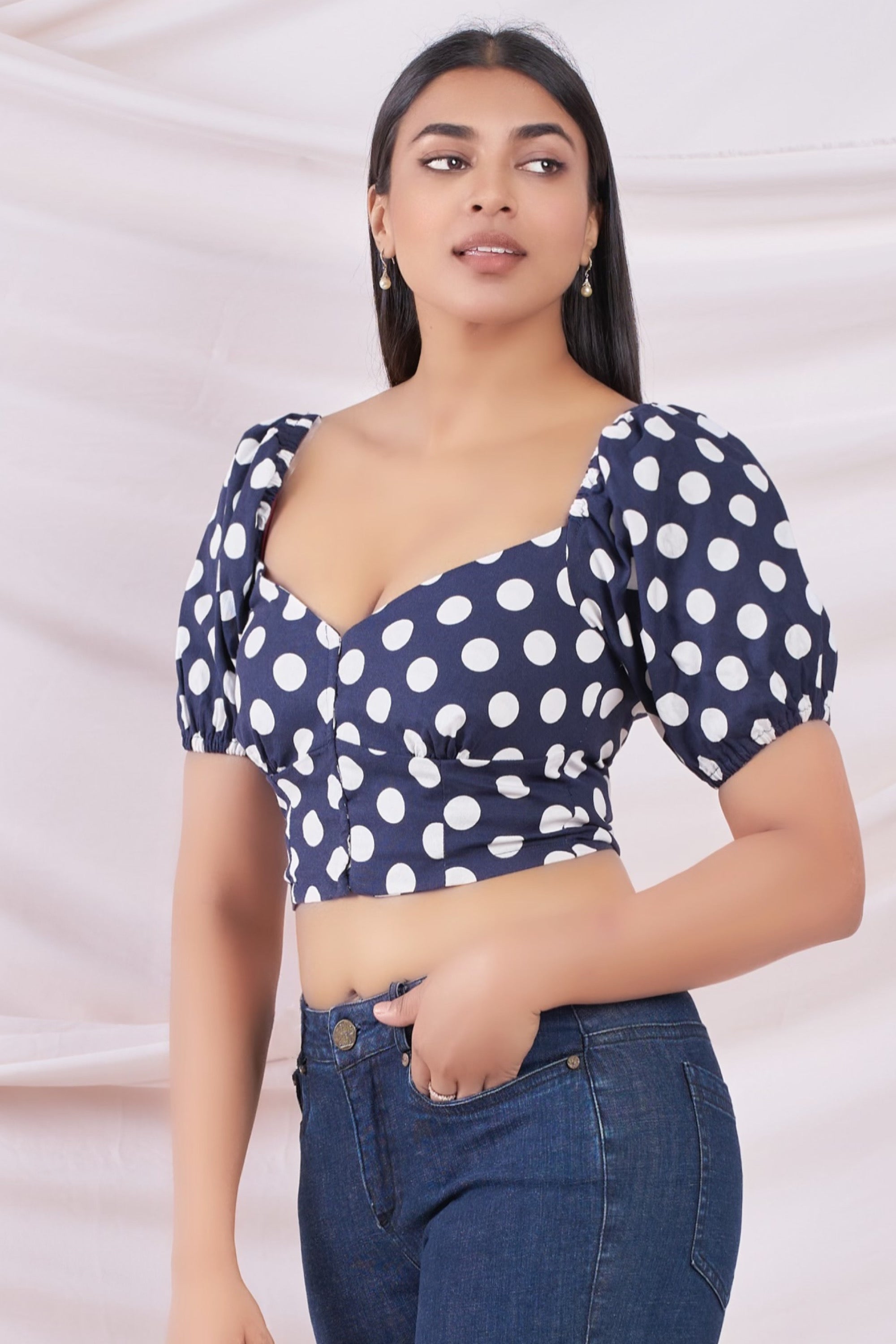 Blue Polka Dot Crop Top: Trendy Crop Top with Blue Polka Dot Pattern