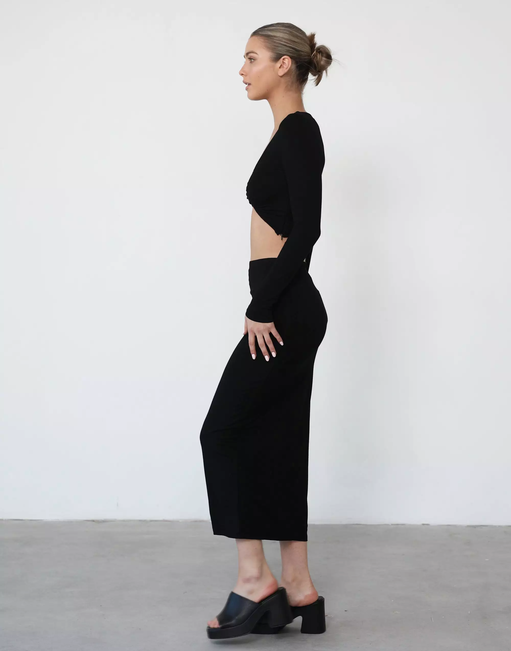 Clerisse Black Midi Skirt