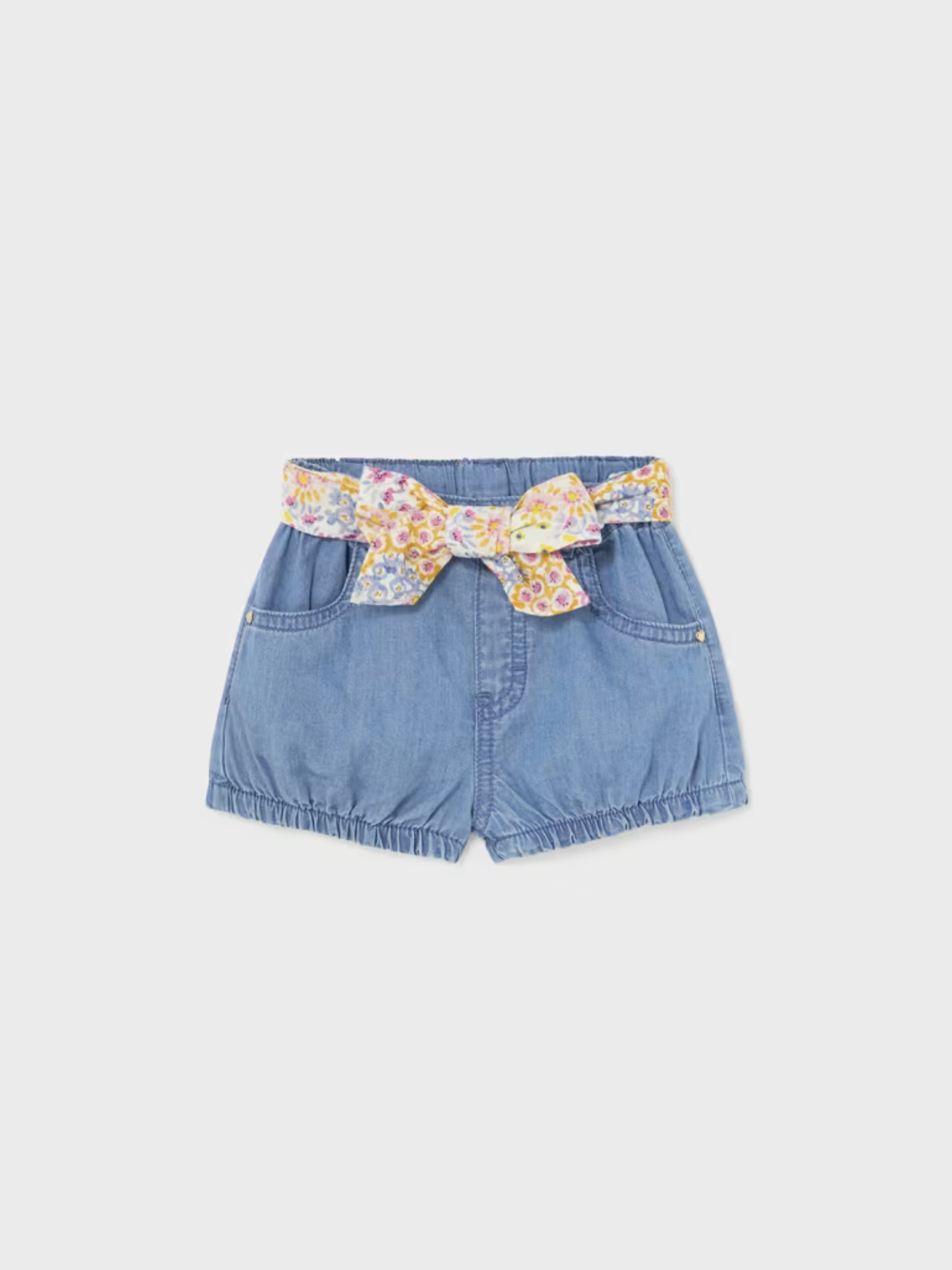 Denim Shorts with Floral Belt - Top Result: Stylish Denim Shorts with Floral Belt 