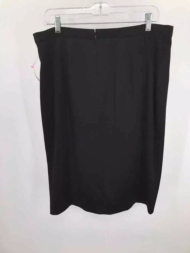 Pre-Owned St John Black Size 14 Midi Skirt - Buy Now!